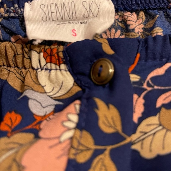 Sienna sky Blue Floral off the shoulder top size small - Picture 5 of 7